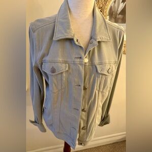 Women’s Liverpool Classic Jean Jacket in a soft sage
